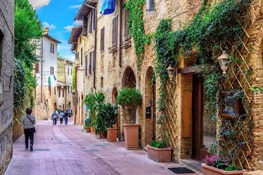 beautiful picture of an old street in San Gimignano